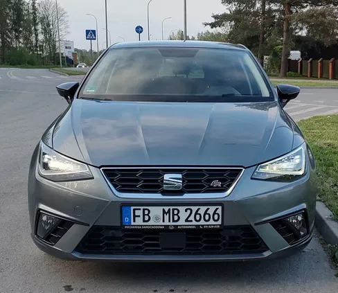 seat śląskie Seat Ibiza cena 53200 przebieg: 120836, rok produkcji 2017 z Tychy